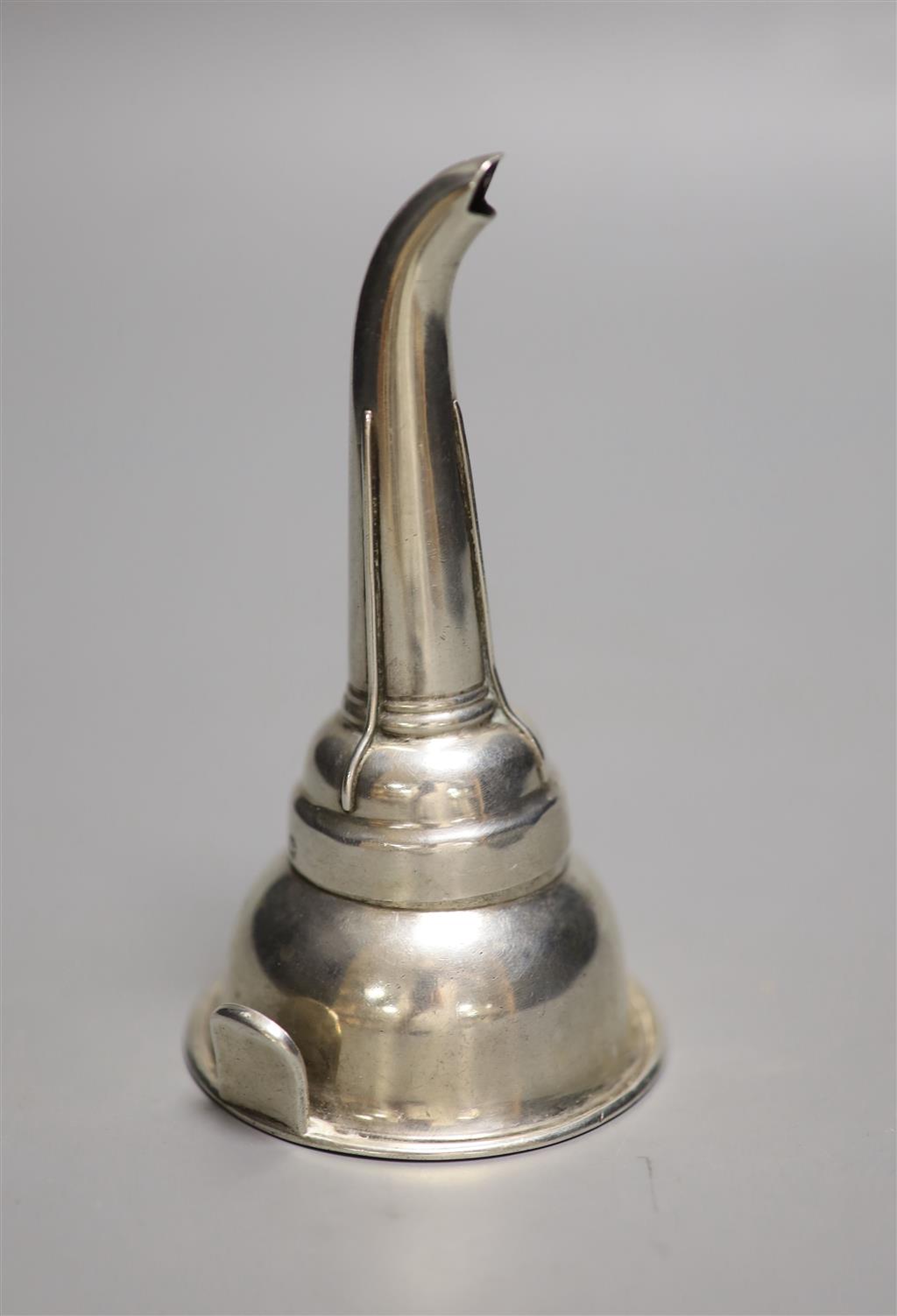 A George IV silver wine funnel, Spooner, Clowes & Co, Birmingham, 1829, 12cm, 77 grams, no muslin ring.